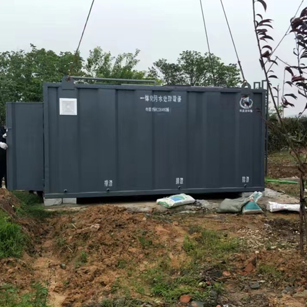 集裝箱式一體化污水處理設(shè)備施工現(xiàn)場.jpg